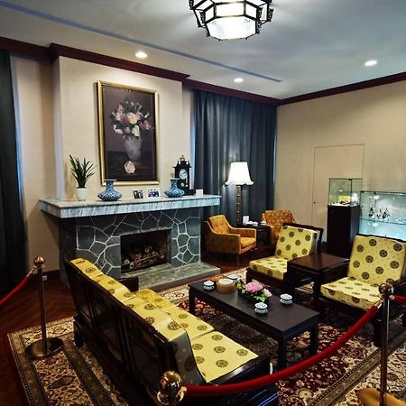 The Grand Hotel Taipei Exterior foto The living room of the villa