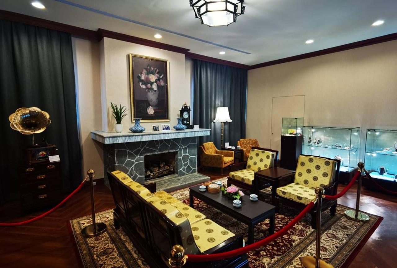 The Grand Hotel Taipei Exterior foto The living room of the villa