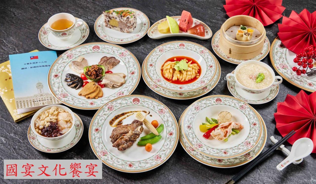 The Grand Hotel Taipei Exterior foto A selection of dim sum