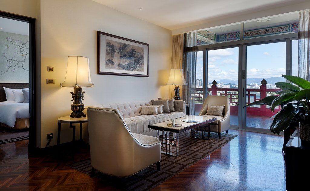 The Grand Hotel Taipei Exterior foto A living room in a suite at the hotel