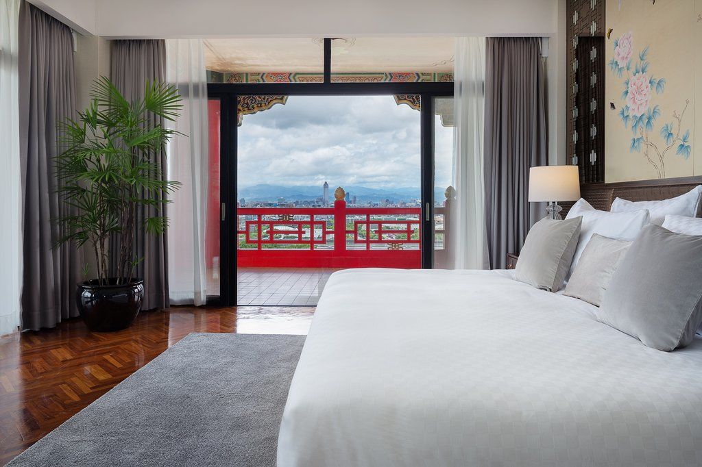 The Grand Hotel Taipei Exterior foto A bedroom at the hotel