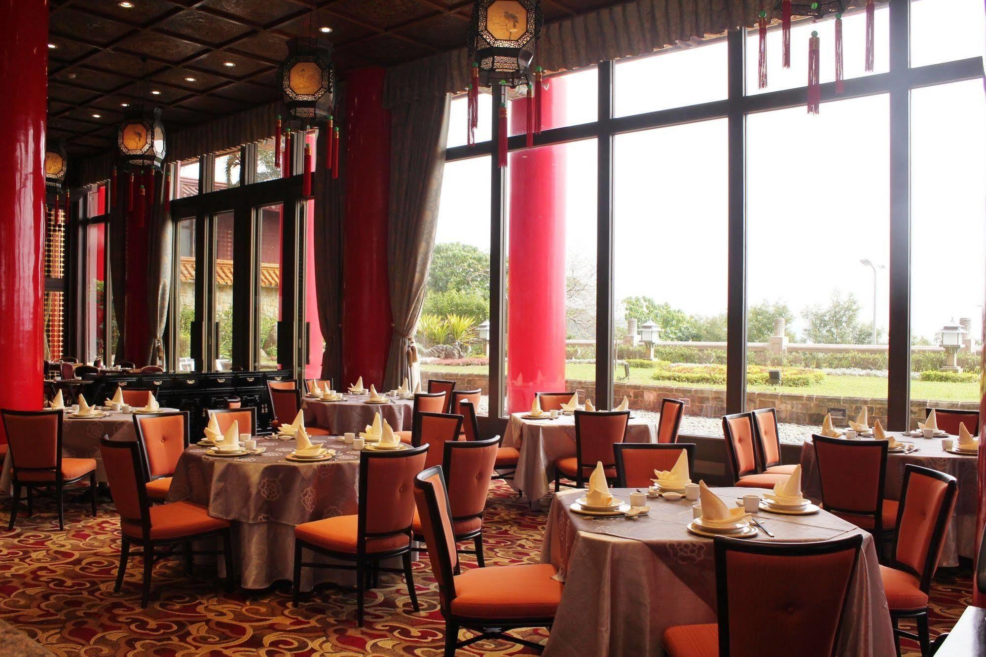 The Grand Hotel Taipei Exterior foto Interior of the restaurant