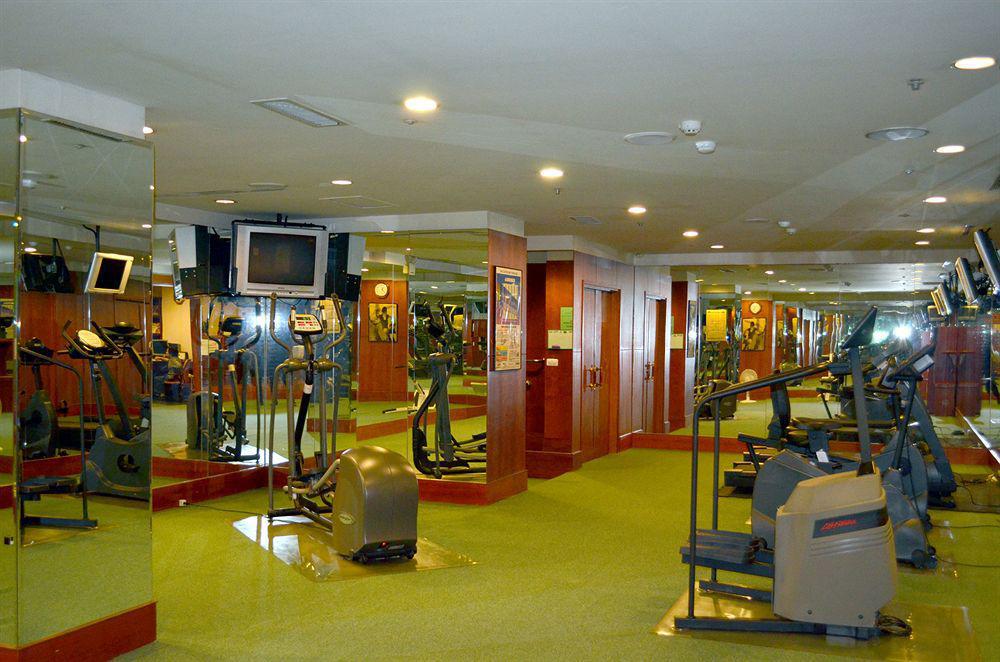 The Grand Hotel Taipei Exterior foto The gym at the hotel