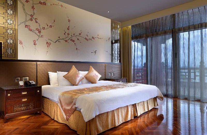 The Grand Hotel Taipei Exterior foto A bedroom at the hotel