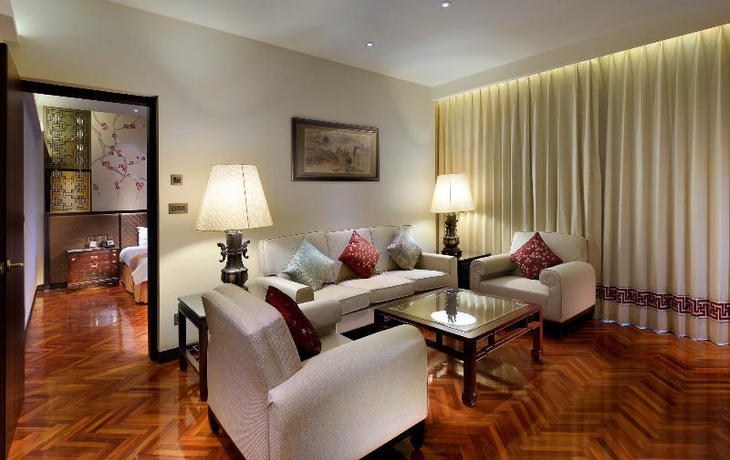The Grand Hotel Taipei Exterior foto A living room in a suite at the Taj Mahal Palace, Mumbai