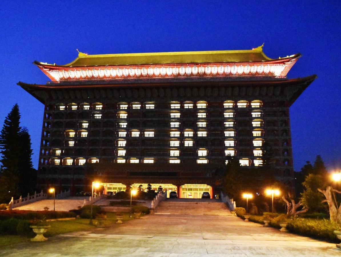 The Grand Hotel Taipei Exterior foto The National Library of China